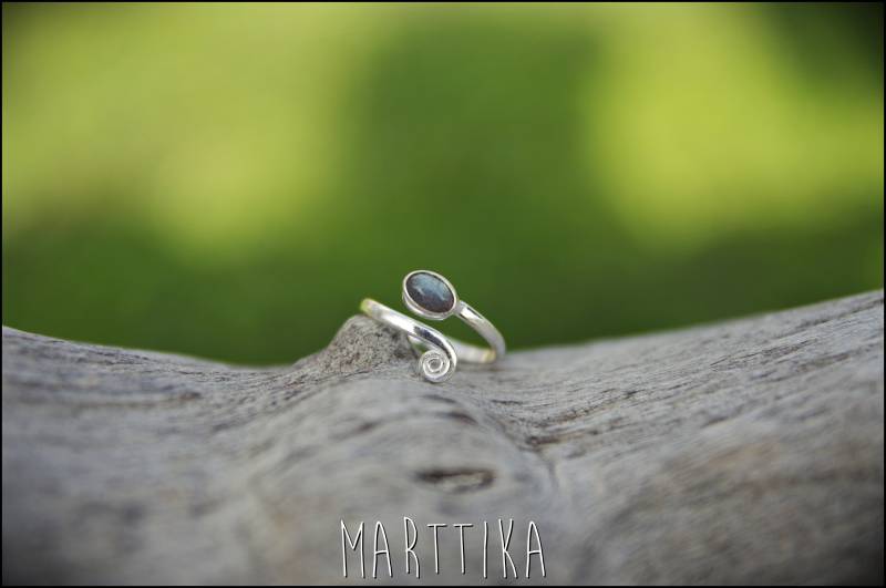 Silberner Midi-Ring Oder Zehenring Mit Labradorit, Mondstein, Amethyst Und Schwarzem Onyx von mARTtika