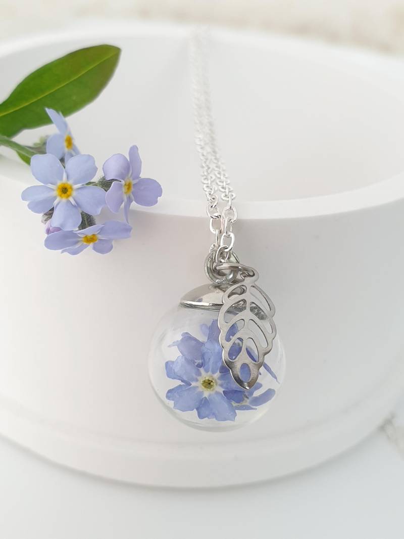 Handgemachte Vergissmeinnicht Kette Blatt Charm, Echte Blaue Blumen Blüten Halskette Schmuck, Forget Me Not, in Wunschlänge, Glücksbringer von mArteShop