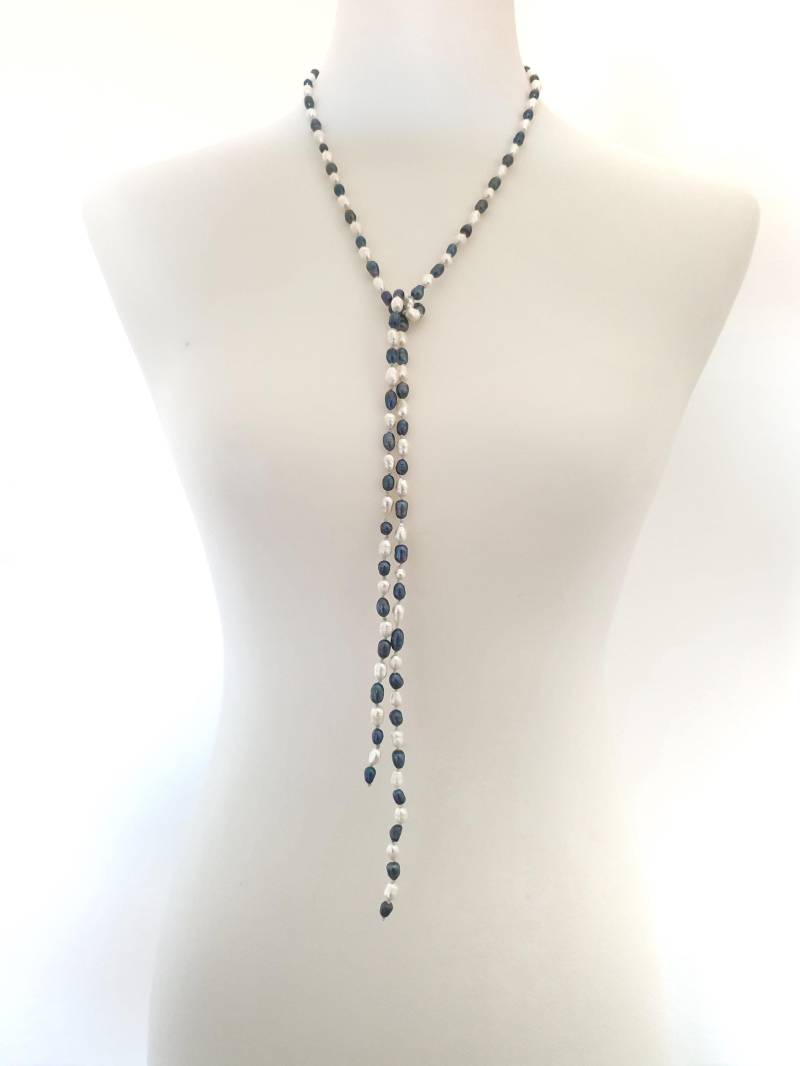 Süßwasser Schwarz Weiß Zuchtperlen Lariat Kette, Extra Lange Geknotete Halskette, Lariat Perlenkette 70-130 cm Perlen Ø 5 Mm von mArteShop