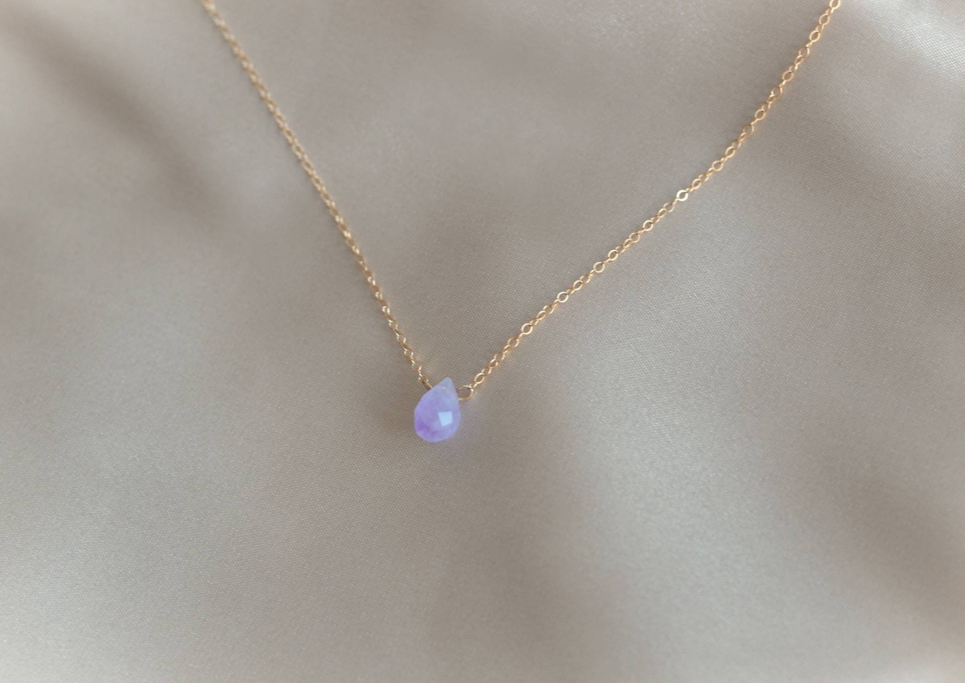Amethyst Halskette. 14Kt Gold Filled Oder Sterling Silber. Natürlicher Sanfter Lavendel Halbedelstein. Februar Geburtsstein Geschenke Für Sie Amethyst Halskette. 14Kt Gold Filled Oder Sterling Silber. Natürlicher Sanfter Lavendel Halbedelstein. Februar Geburtsstein Geschenke Für Sie von mLightly