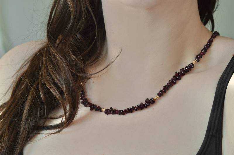 Glatte Granatkieselkette Natürlicher Polierter Edelsteinschmuck Mit 14Kt Gold Filled Oder 925Er Silber Akzenten. Januar Geburtsstein Glatte Granatkieselkette Natürlicher Polierter Edelsteinschmuck Mit 14Kt Gold Filled Oder 925Er Silber Akzenten. Januar Geburtsstein von mLightly