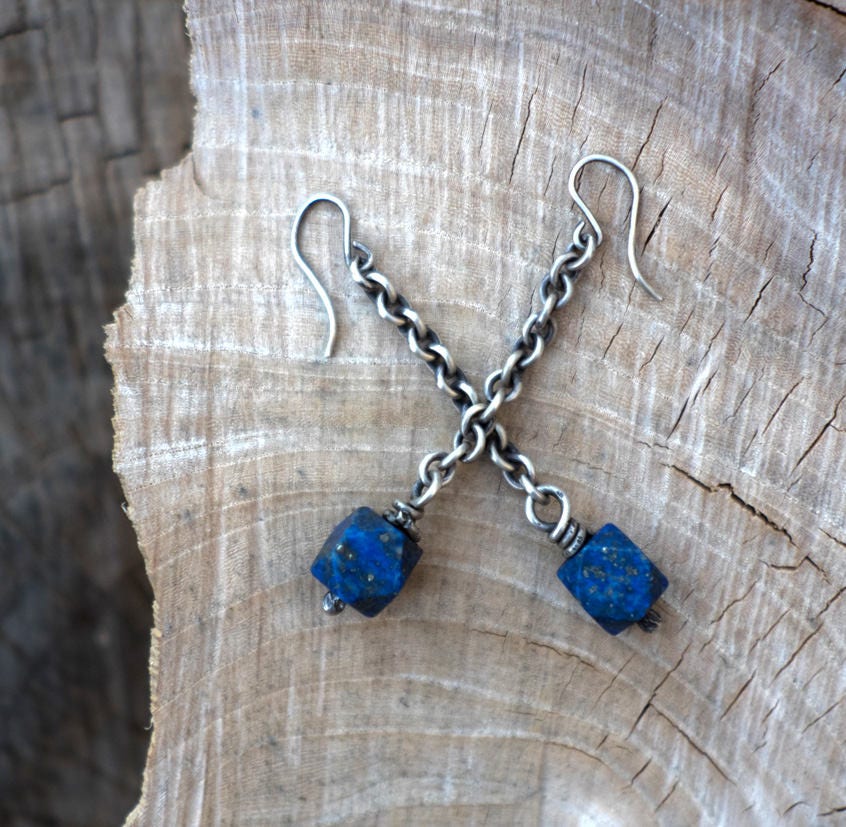 Hand Geschnitzt Lapis Lazuli Sterling Silber Baumseider Ohrringe Hand Geschnitzt Lapis Lazuli Sterling Silber Baumseider Ohrringe von mLindvall