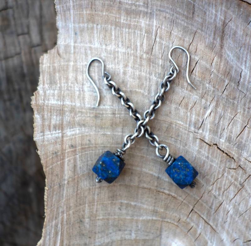 Hand Geschnitzt Lapis Lazuli Sterling Silber Baumseider Ohrringe Hand Geschnitzt Lapis Lazuli Sterling Silber Baumseider Ohrringe von mLindvall