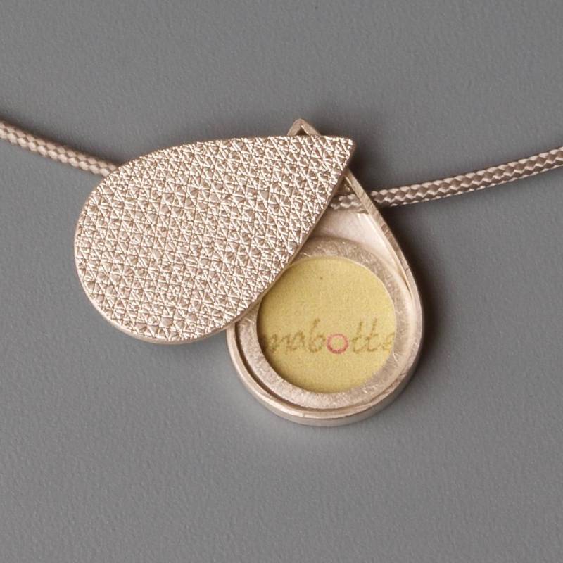 Einzigartiges Fotomedaillon in Tropfenform Sterling Silber von mabotte