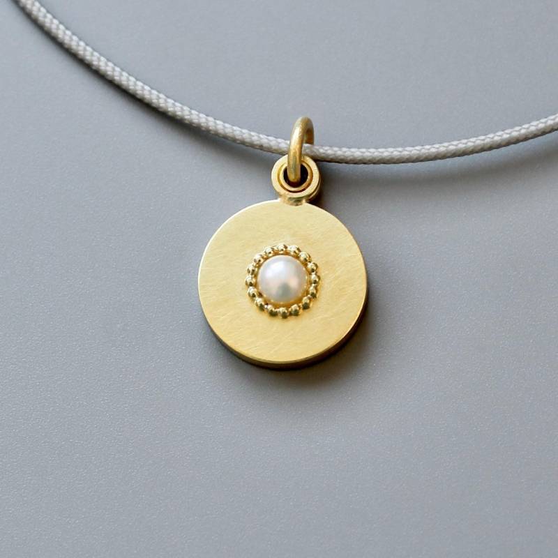 Elegantes Goldenes Medaillon Mit Perle Sonderedition von mabotte