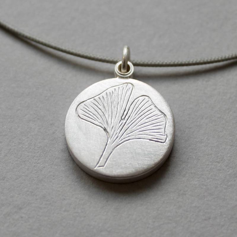 Schlichtes Fotomedaillon Sterling Silber Mit Gingkoblatt von mabotte