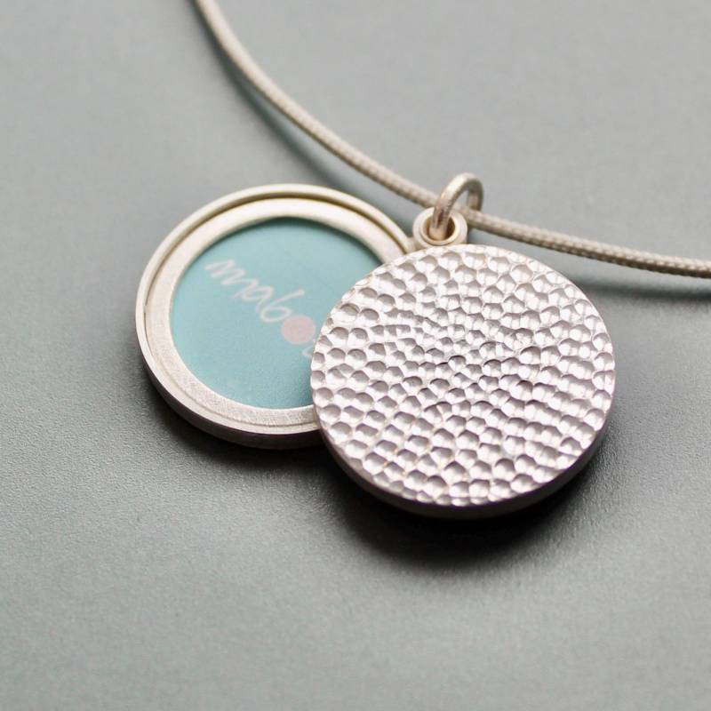 x-Mas Fotomedaillon Mit Gehämmerter Oberfläche Aus Sterling Silber von mabotte