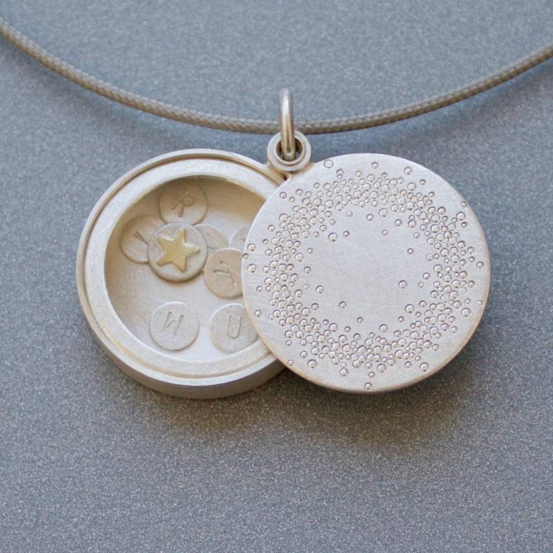 Modernes Glasmedaillon Aus Silber Gefüllt Mit Botschaft Und Stern von mabotte