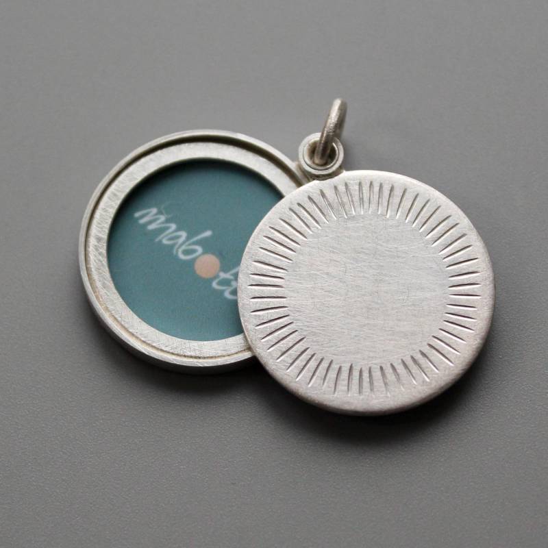 Schlichtes Medaillon Aus Sterling Silber Für Ein Foto Mit Strahlenkranz von mabotte