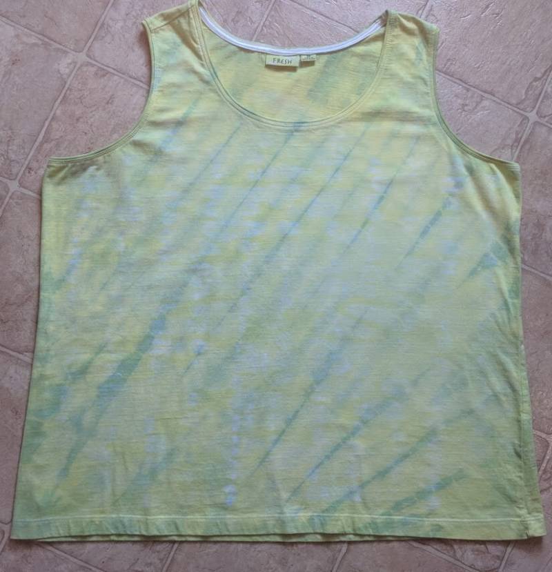Handgefärbtes Ärmelloses T-Shirt/Tanktop - Damengröße 1x Gelb Und Limettengrün Summer Rainfall Tie Dye von macandmags