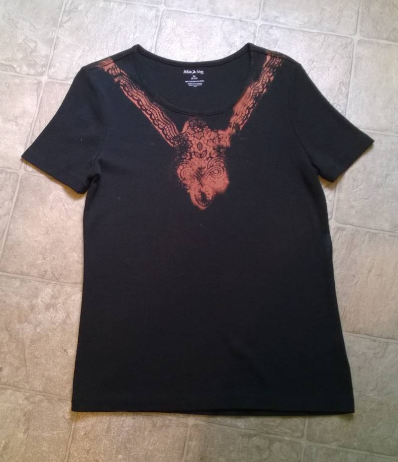 Handgefärbtes T-Shirt - Damen Größe Medium Schwarz Und Rost Schwarze Spitze Tie Dye Handgefärbtes T-Shirt - Damen Größe Medium Schwarz Und Rost Schwarze Spitze Tie Dye von macandmags