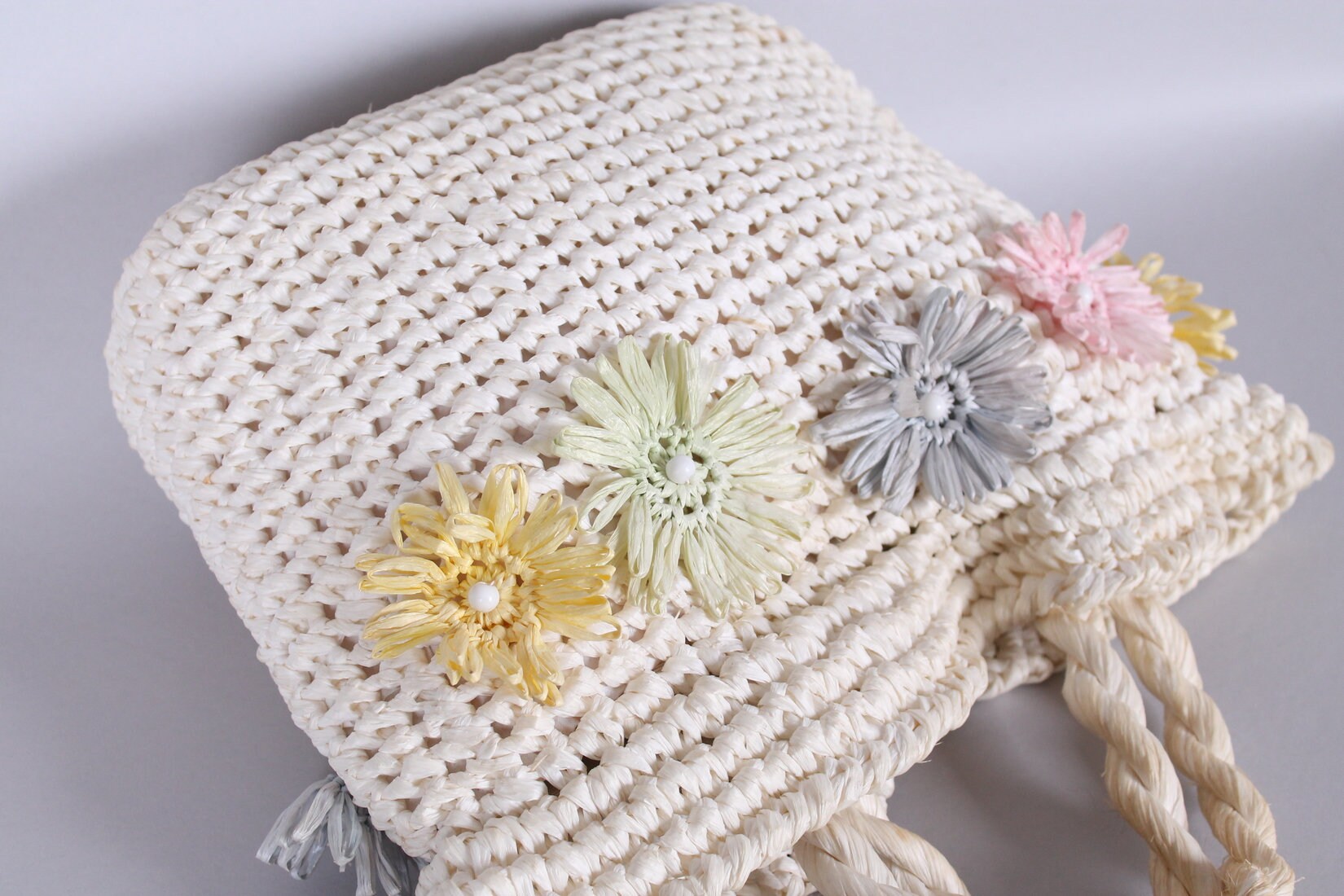 Jahrgang 1960 Magid Weiß + Pastell Blume Tasche Geldbörse Gewebt Stroh Perlen Gänseblümchen von mad4modvintage