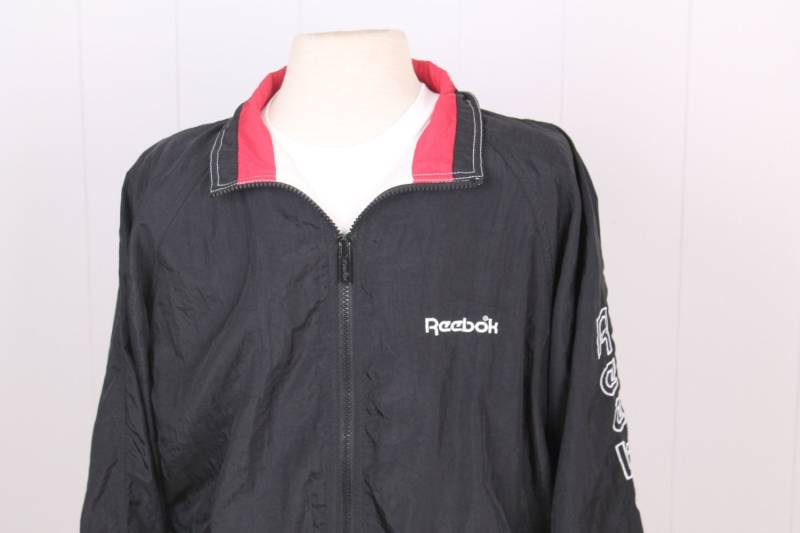Reebok Vintage 1990Er Jahre Schwarz Weiß Rot Nylon Windbreaker Jacke Herren Klein Reebok Vintage 1990Er Jahre Schwarz Weiß Rot Nylon Windbreaker Jacke Herren Klein von mad4modvintage