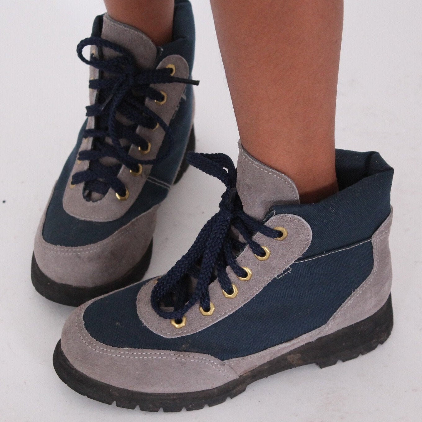 Rockige Vintage Kletterstiefel Wandern Bergsteiger Arbeit Schwarze Spitze Up 1980Er Jahre Schuhe Größe 6 Rockige Vintage Kletterstiefel Wandern Bergsteiger Arbeit Schwarze Spitze Up 1980Er Jahre Schuhe Größe 6 von mad4modvintage