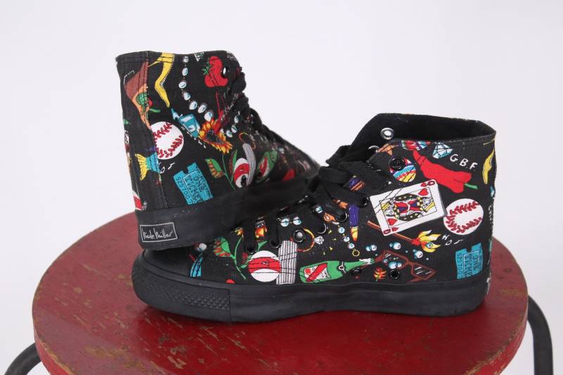 Vintage Nicole Miller Neuheit Print High Hi Tops Schwarze Canvas Schuhe 1990Er Jahre Turnschuhe 7.5 von mad4modvintage