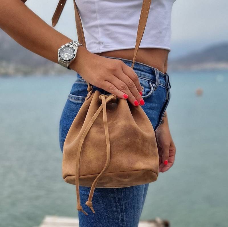 Handgefertigte Leder Beuteltasche, Kleine Crossbody Schultertasche von madammeshushu