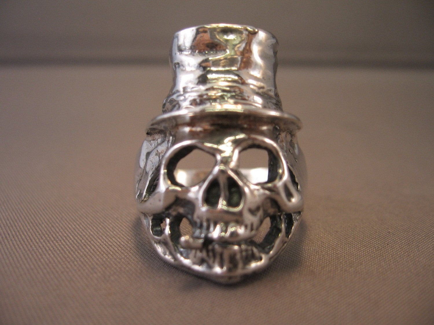 Top Hut Totenkopf Ring Top Hut Totenkopf Ring von maddogsilverworks