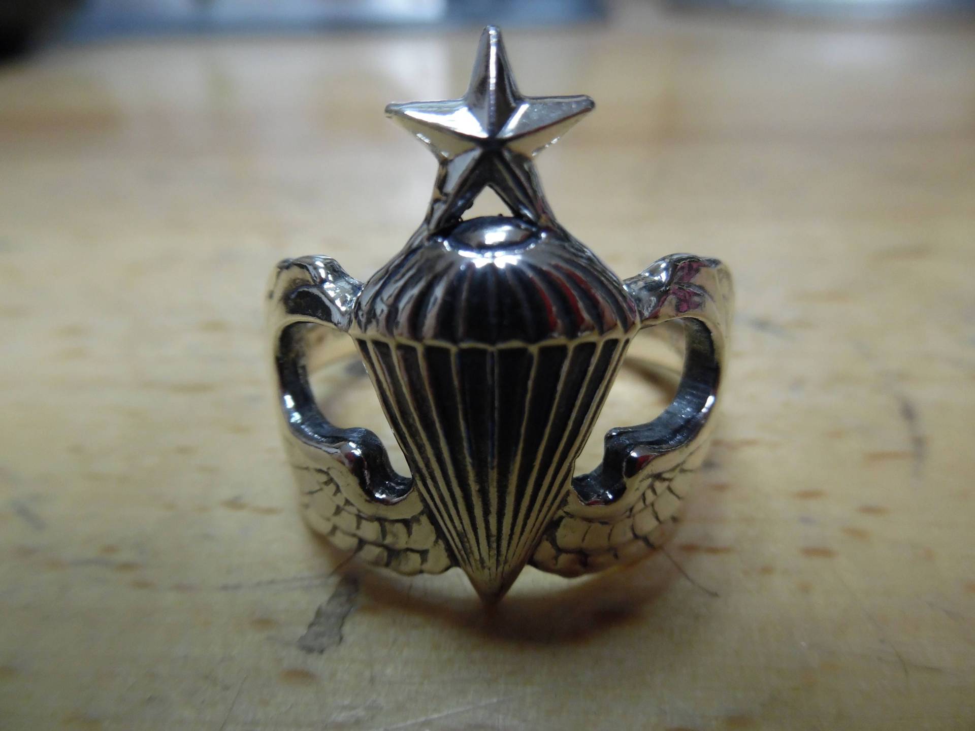 U.s. Army Airborne Senior Jump Wing Abzeichen Ring U.s. Army Airborne Senior Jump Wing Abzeichen Ring von maddogsilverworks