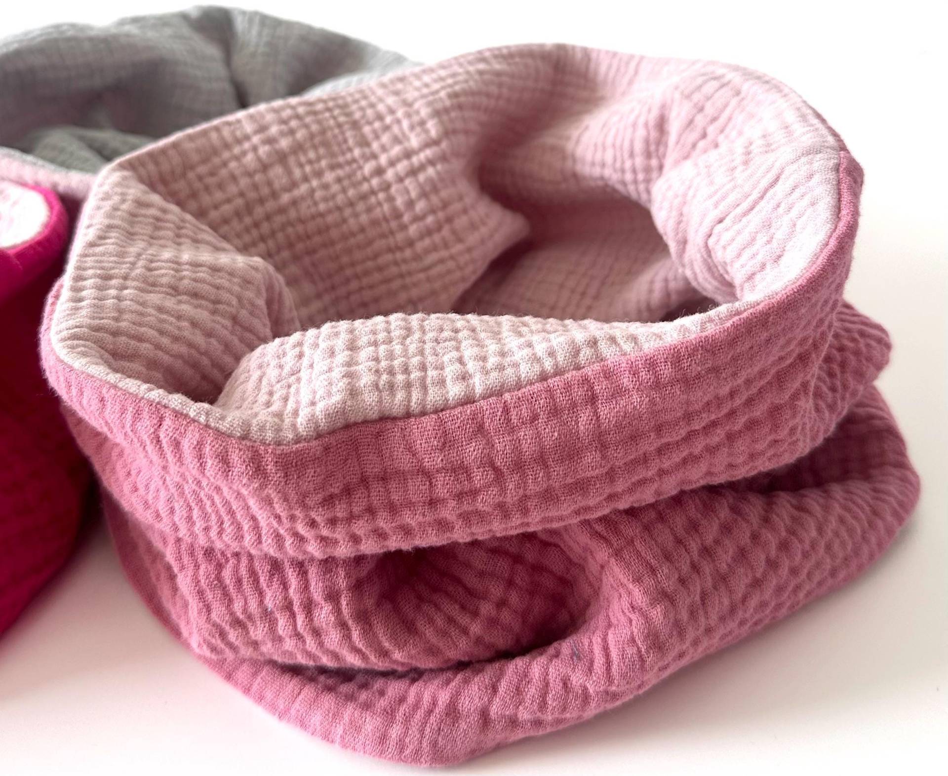 Musselinloop Zum Wenden Für Mädchen Und Damen/Handgemachter Loopschal Aus Baumwolle/Weicher Wendeschal/Geschenkidee/Altrosa/Pink/Flieder von madebyMaryiaAppelt