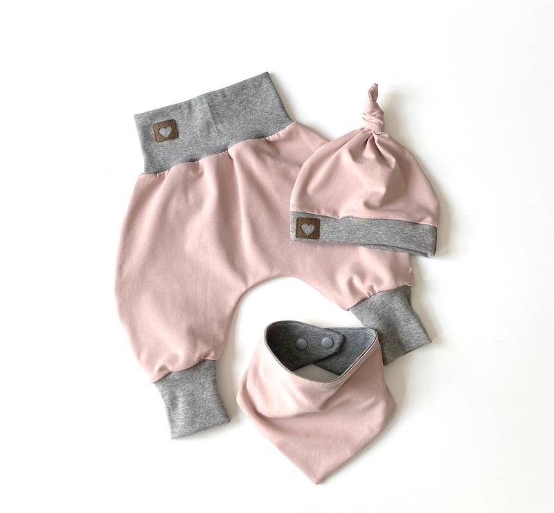 Schlichtes Babyset Mädchen 3-Teilig Grau/Altrose' von madebyMaryiaAppelt