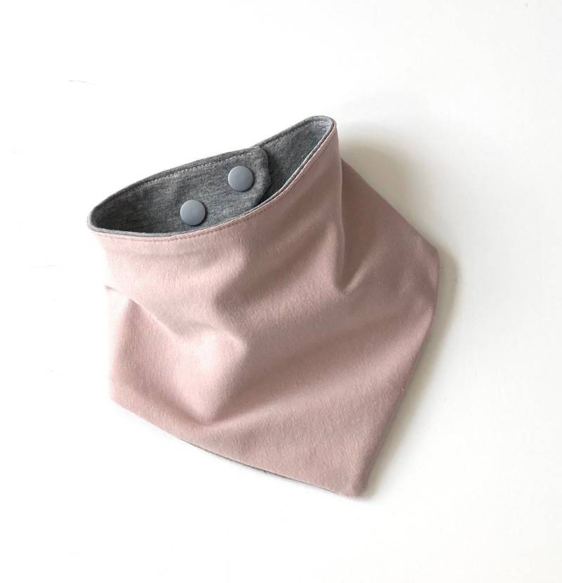 Wendehalstuch Baby Mit Knopf Altrosa/Grau von madebyMaryiaAppelt