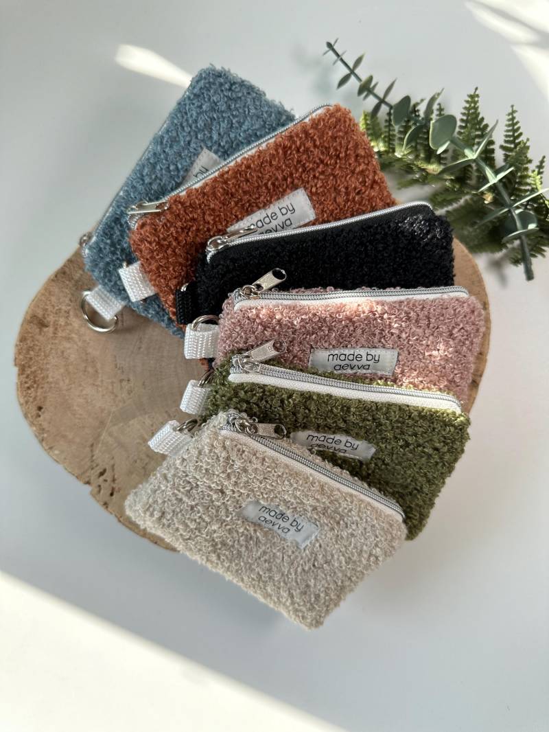 Kleiner Handgemachter Mini-Geldbeutel Aus Teddystoff in Verschiedenen Farben Mit D-Ring/Madebyaevva Handgemachtes Geschenk von madebyaevva