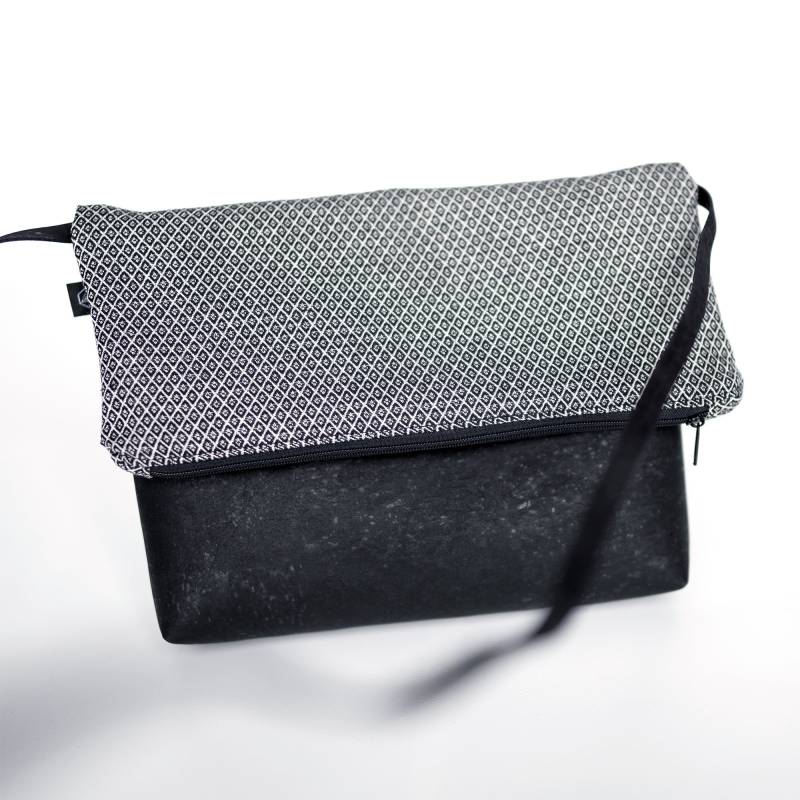 Umhängetasche "Diamonds" // Foldover Tasche Crossbody Schultertasche Korkleder Kunstleder Vegan Handgemacht von madebyaska