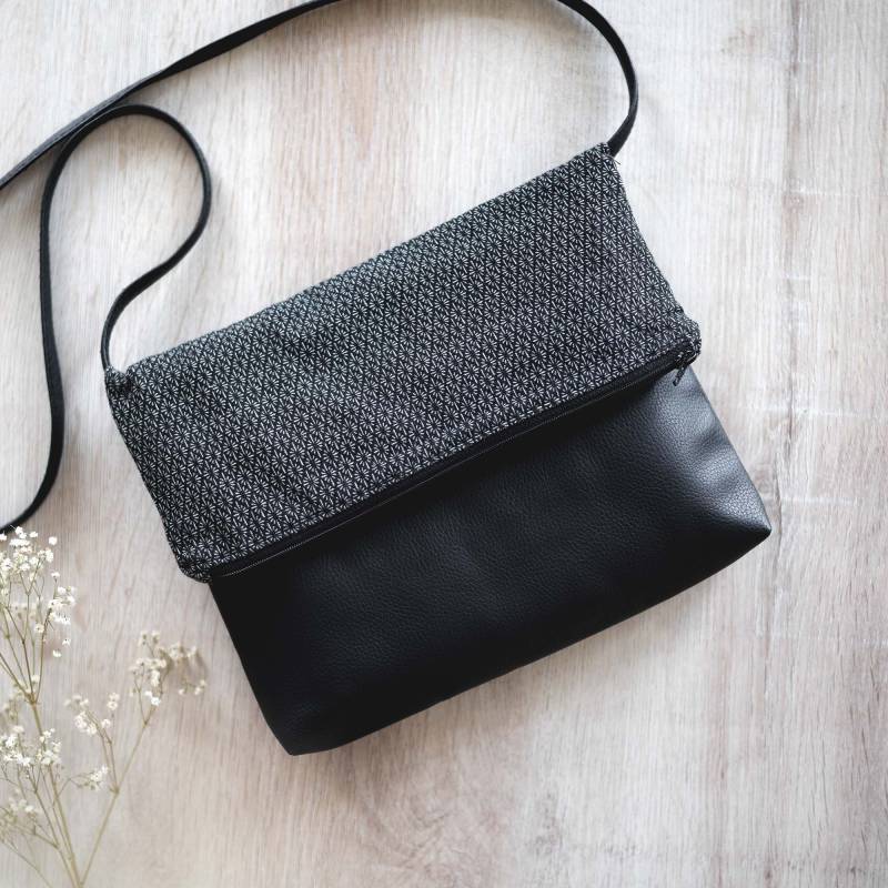 Umhängetasche "Glow" // Foldover Tasche Crossbody Schultertasche Korkleder Kunstleder Vegan Handgemacht von madebyaska