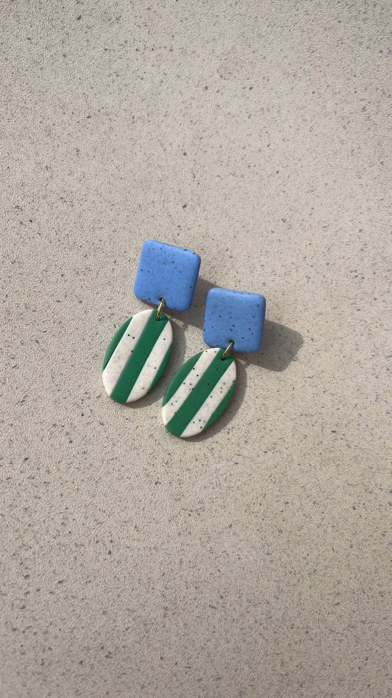 Gestreifte Gliederohrringe | Leichte Hellblau - Grün & Weiß Gestreifte Polymer Clay Earrings Fimo Ohrringe Statement Gestreifte Gliederohrringe | Leichte Hellblau - Grün & Weiß Gestreifte Polymer Clay Earrings Fimo Ohrringe Statement von madebyhalli