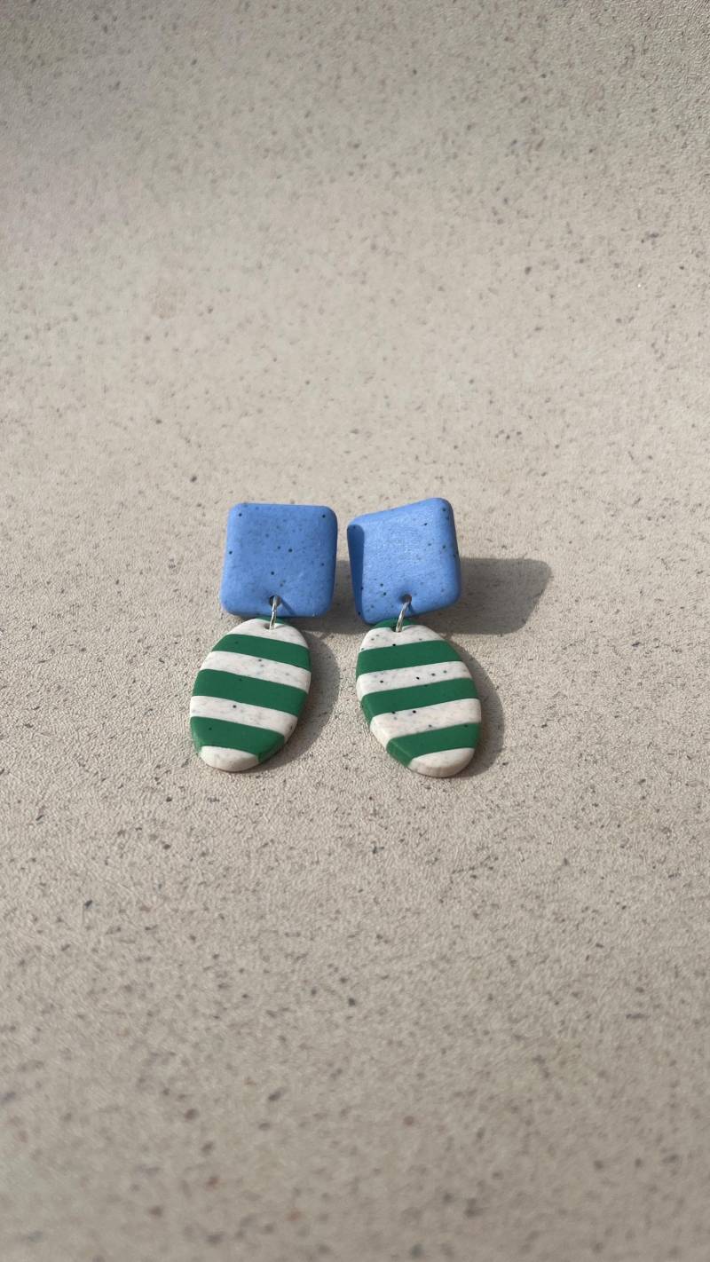 Gestreifte Gliederohrringe | Leichte Hellblau - Grün & Weiß Gestreifte Polymer Clay Earrings Fimo Ohrringe Statement Gestreifte Gliederohrringe | Leichte Hellblau - Grün & Weiß Gestreifte Polymer Clay Earrings Fimo Ohrringe Statement von madebyhalli