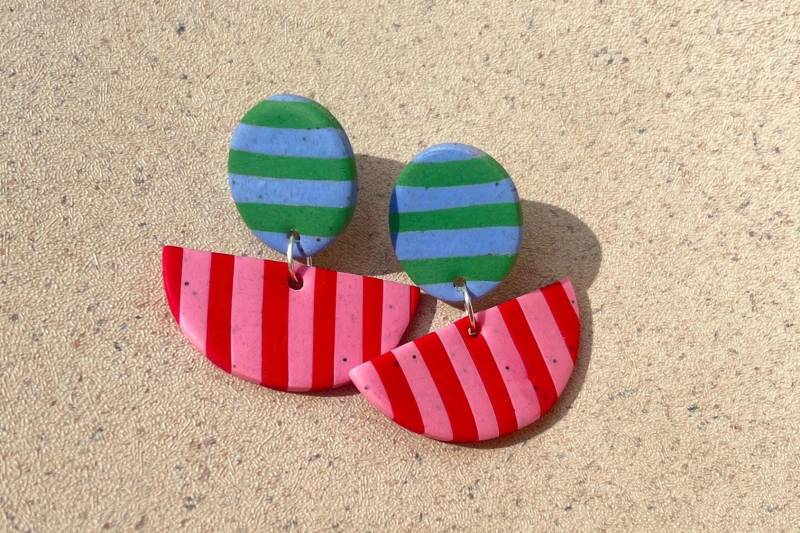 Gestreifte Ohrringe | Colourblock Leichte Blau-Grün & Rosa-Rot Gestreifte Polymer Clay Earrings Statement Gestreifte Ohrringe | Colourblock Leichte Blau-Grün & Rosa-Rot Gestreifte Polymer Clay Earrings Statement von madebyhalli