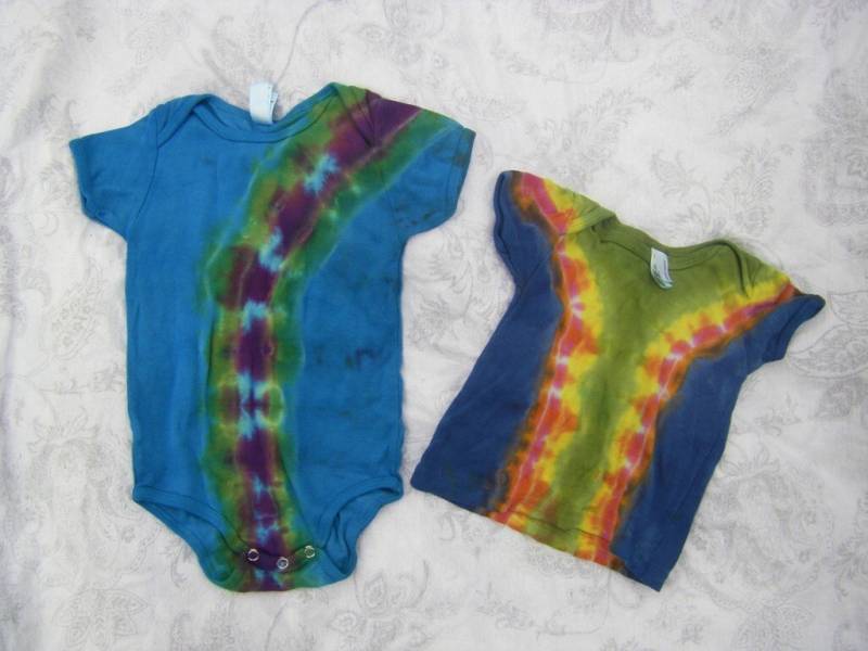 Baby Tie Dye Zweierpack | 2Er Pack Aus Einem Strampelanzug | 12Bis18Monate Und T-Shirt | 6Bis12Monate | American Apparel Biobaumwolle | Unikat von madebyhippies