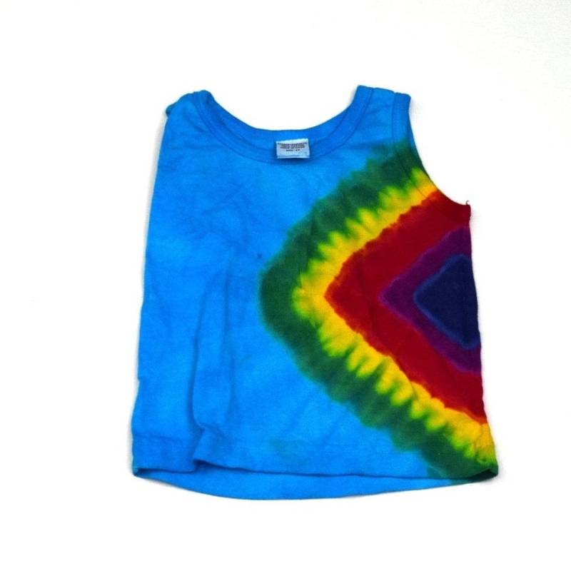 Blau Mit Seitlichen Diamanten Regenbogen Tie Dye Kleinkind Tank Top | Dharma Trading Co. Größe 2T | Einzelstück von madebyhippies