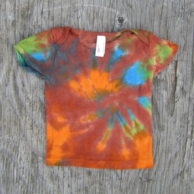 Bunt Batik Baby T-Shirt | Größe 6-12 Monate | American Apparel Bio-Baumwolle | Unikat von madebyhippies