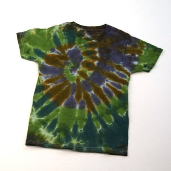 Camo Spiral ~ Tie Dye Baby Kurzarm T-Shirt | Fruit Of The Loom Jugendgröße 4T | Einzelstück von madebyhippies