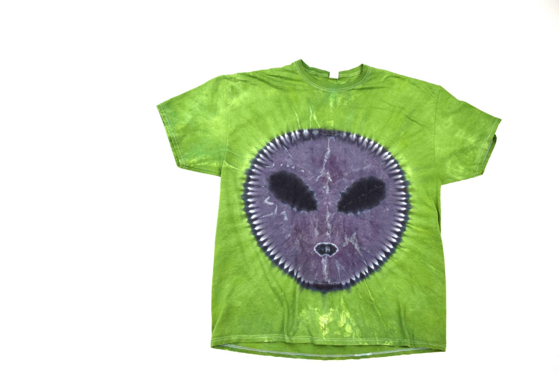 Grauer Alien Kopf Auf Grün ~ Tie Dye T-Shirt | Fruit Of The Loom Hd Cotton Size 2xl | One A Kind von madebyhippies