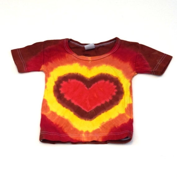 Hearts Afire ~ Baby Kurzarm T-Shirt | Idesign Größe 2T von madebyhippies