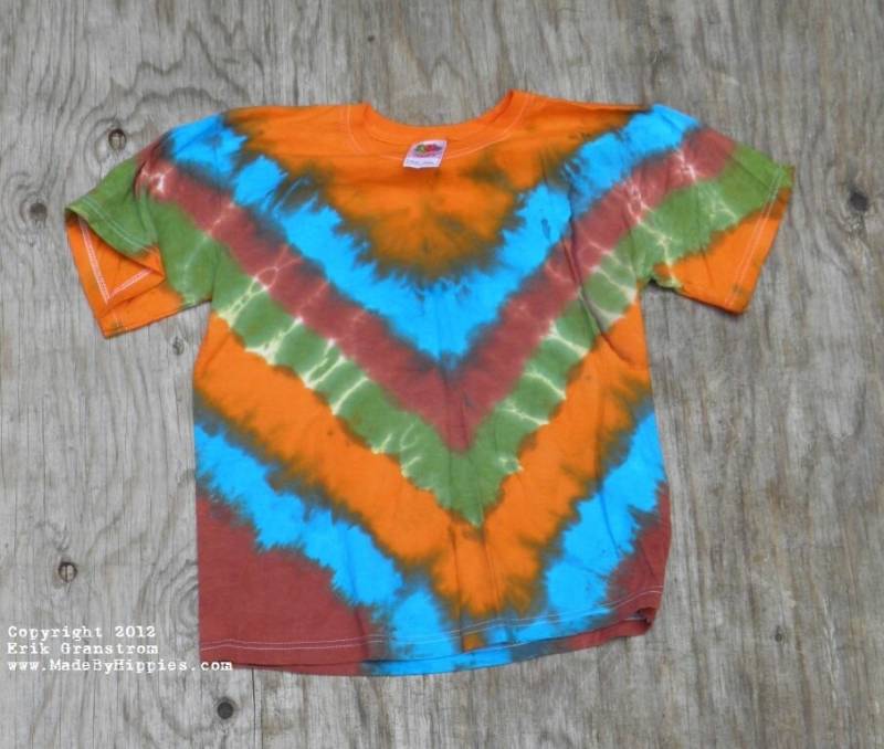 Mutter Erde V-streifen Krawatte Farbstoff T-Shirt | Frucht Der Loom Größe Jugend Groß | Ein Von Einer Art von madebyhippies