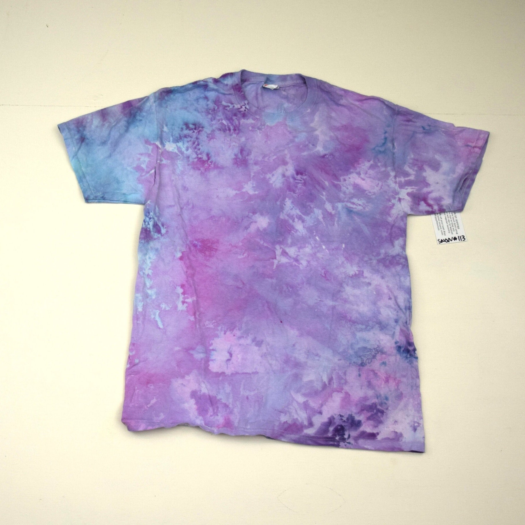 Snow Day Dye Collection #113 ~ Ice Tie T-Shirt | Fruit Of The Loom Heavy Hd Size M | One A Kind von madebyhippies