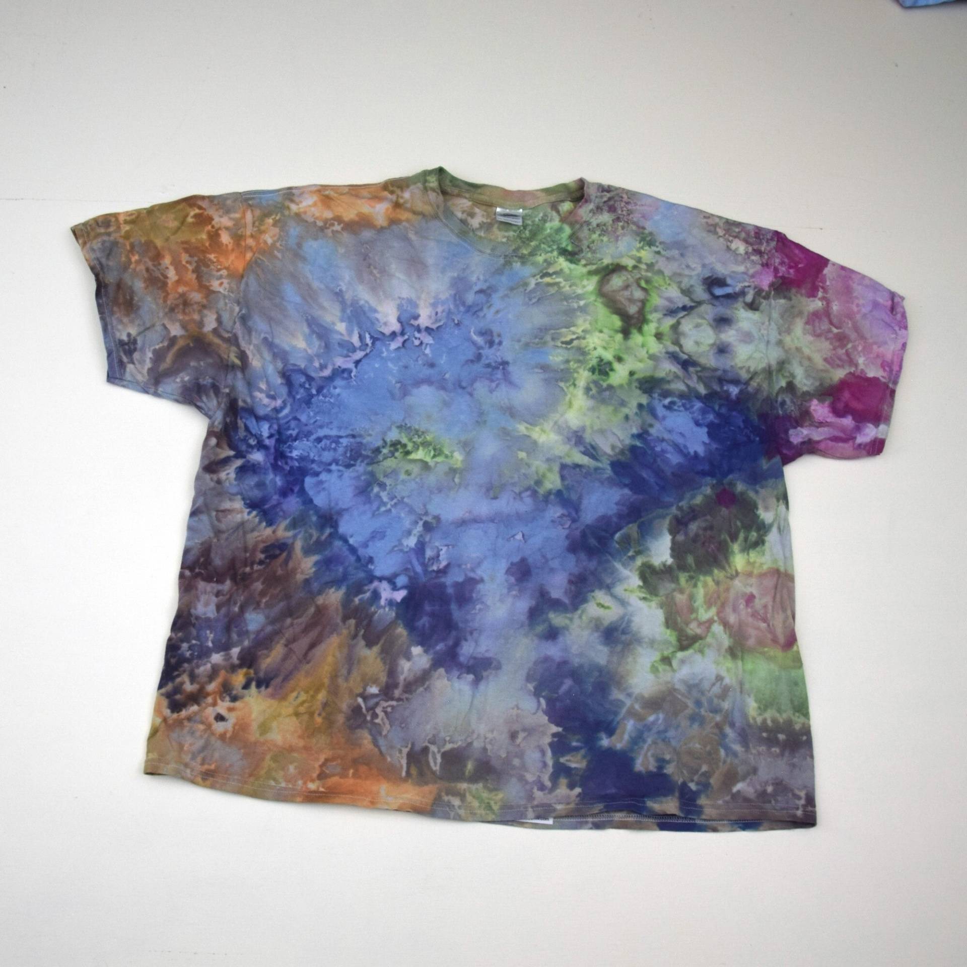 Snow Day Dye Collection #74 ~ Ice Tie T-Shirt | Gildan Ultra Cotton Size 3xl | One Of A Kind von madebyhippies