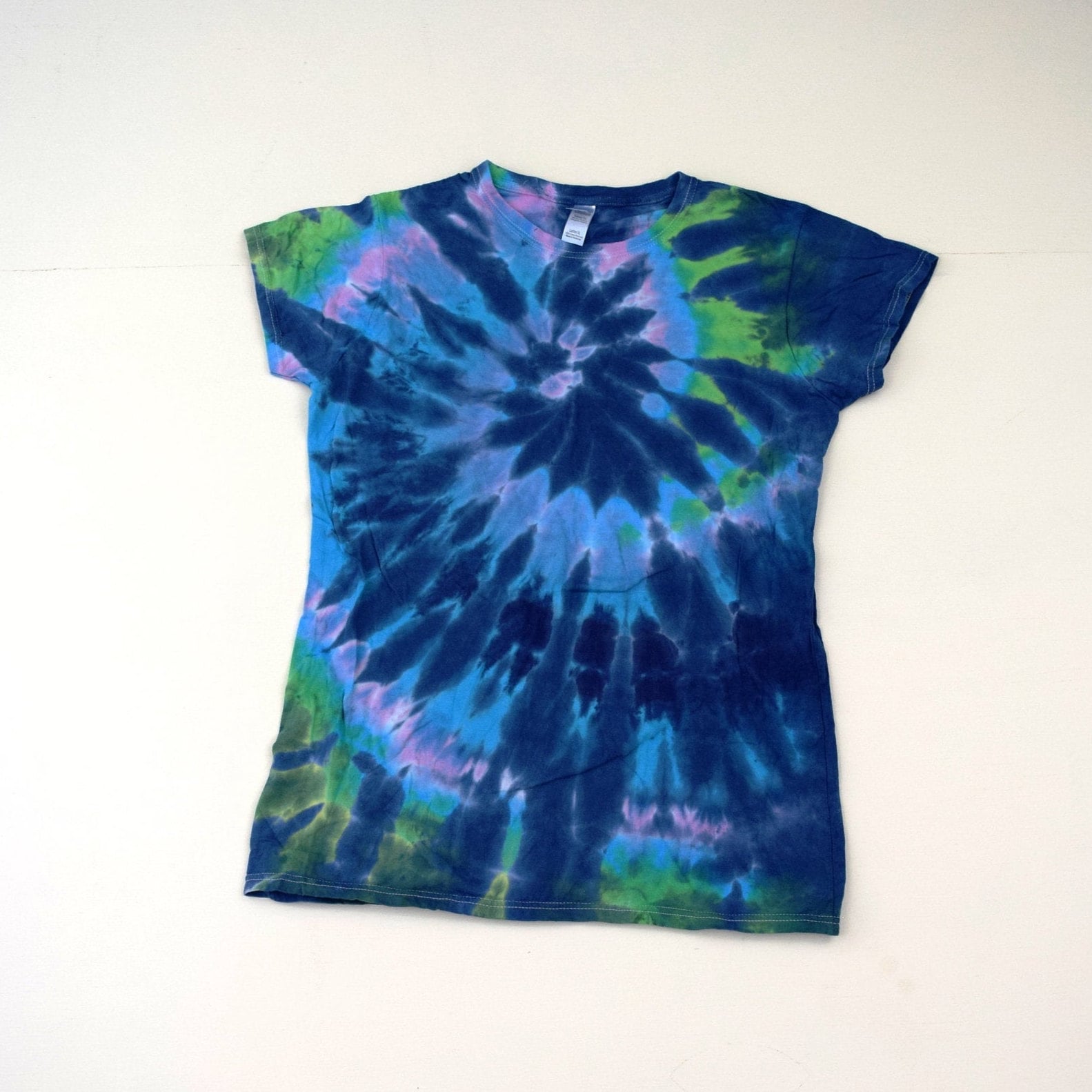 Spinner Spirale ~ Tie Dye T-Shirt | Gildan Softstyle Damen Junior Größe Xl Ist Gleich Wie Erwachsene Medium | One Of A Kind von madebyhippies