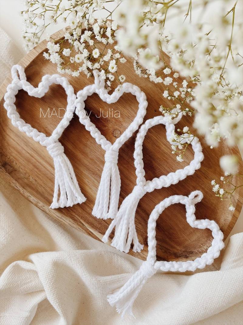 Kleine Makramee Herzen, Schlüssel-/Taschenanhänger, Geschenkanhänger, Rückspiegelanhänger, Geschenkidee, Gastgeschenk Boho Kleine Makramee Herzen, Schlüssel-/Taschenanhänger, Geschenkanhänger, Rückspiegelanhänger, Geschenkidee, Gastgeschenk Boho von madebyjuliaRa