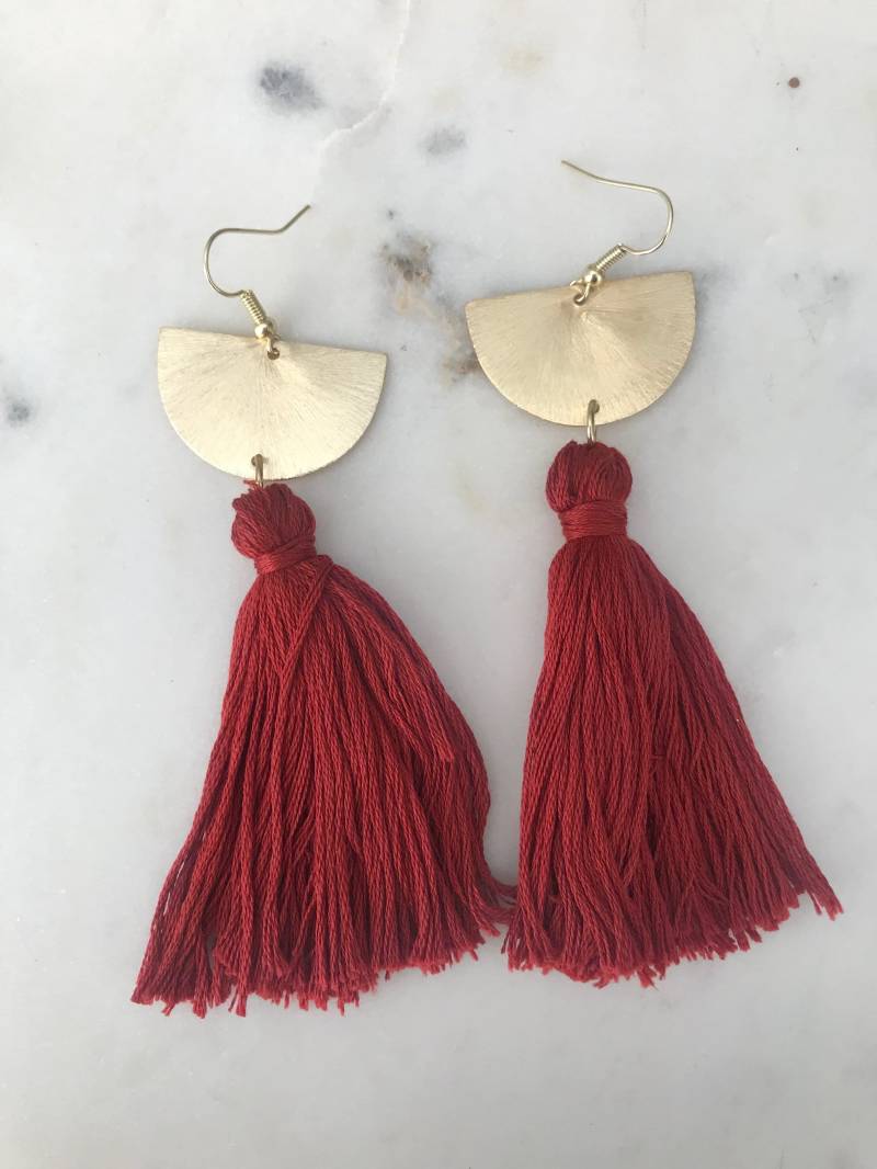 Halbmond Vergoldet Mit Quaste Ohrring Halbmond Vergoldet Mit Quaste Ohrring von madebykdesign