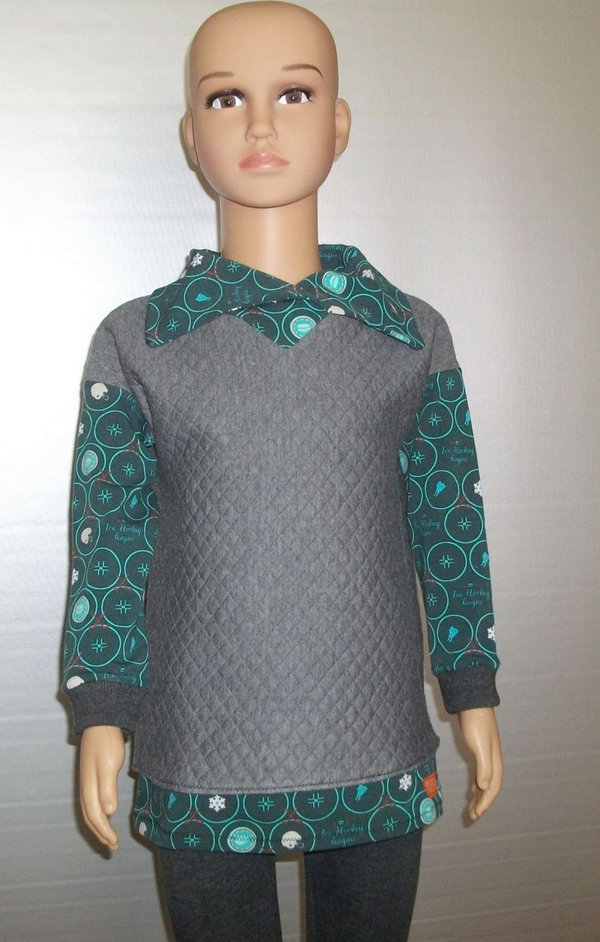 Kuscheliges Sweatshirt Mit Wintersportmotiven Gr. 92/98 von madebymabeDesign