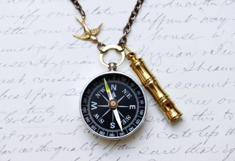 Arbeiten Kompass Halskette Steampunk Schwalbe & Pfeife Anhänger von madebymoe