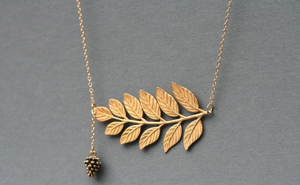 Blattgold Kette Farn & Tannenzapfen Anhänger, 14K Gold Fill von madebymoe