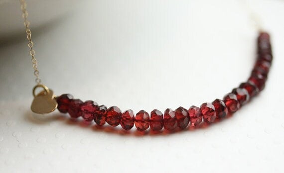 Roter Granat Anhänger Personalisierter Herz Anhänger, Januar Geburtsstein von madebymoe