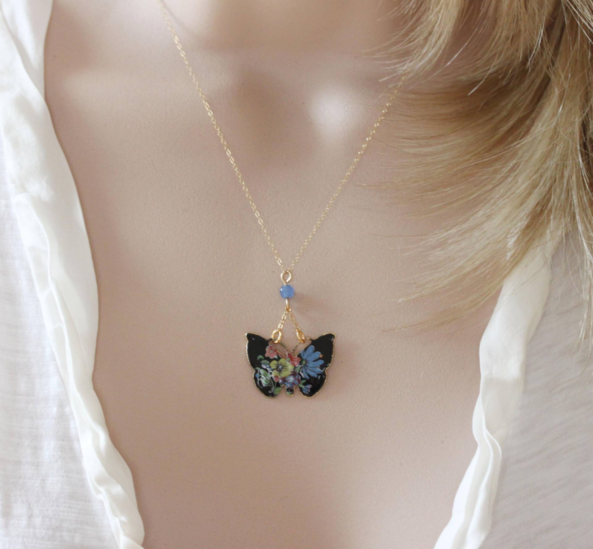 Vintage Emaille Schmetterling Halskette Schwarzer Anhänger, Gold Filled Kette von madebymoe