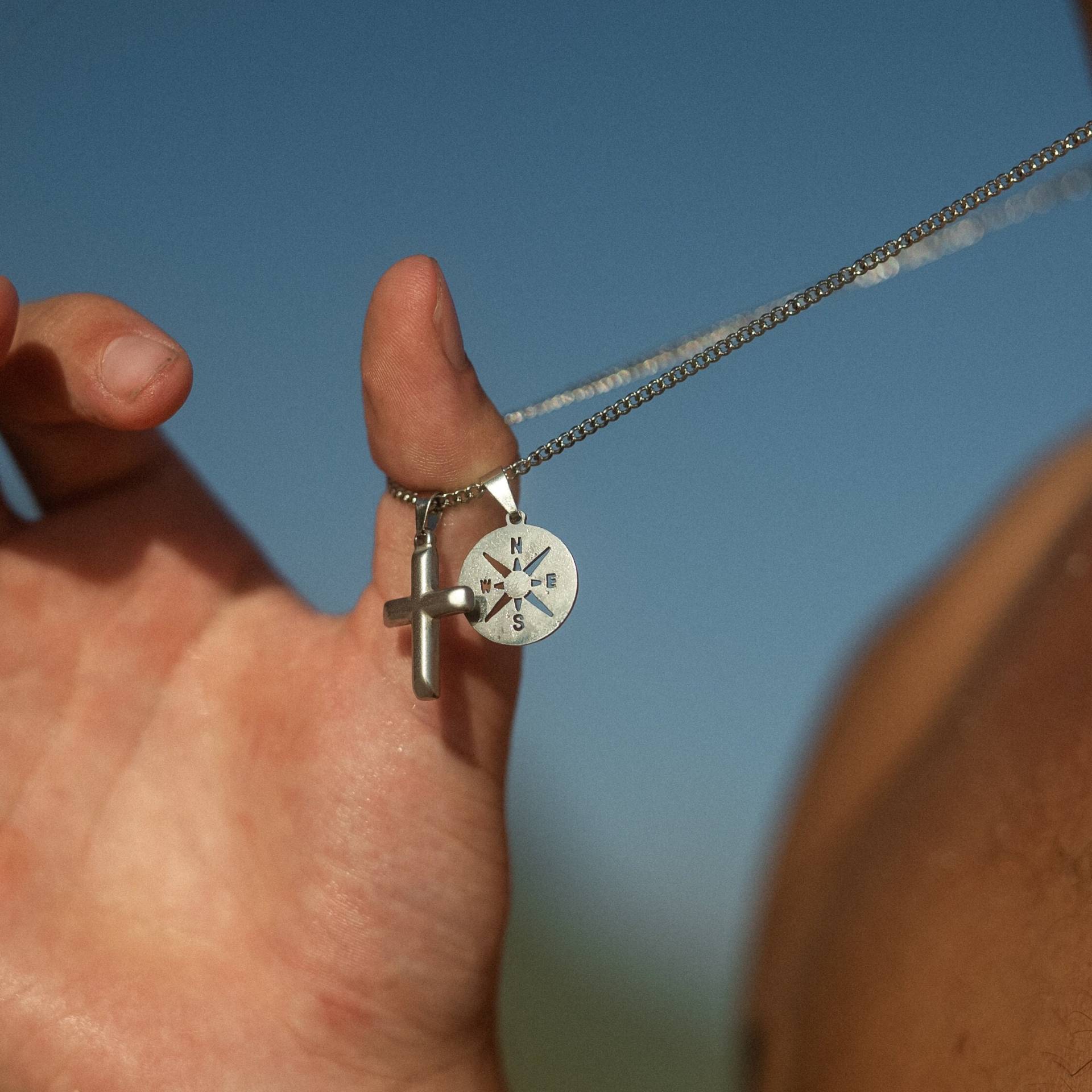 Edelstahl Herren Halskette Mit Kreuz Kompass Anhänger - Hochwertige Silber Herrenkette Männer Kreuzkette Silberkette Geburtstagsgeschenk von madebynami