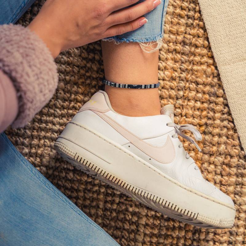 Surfer Strand Fußband Für Damen Und Herren - Boho Ethno Fußkettchen Frauen Handmade Festival Schmuck Wasserfest & Verstellbar Schwarz von madebynami